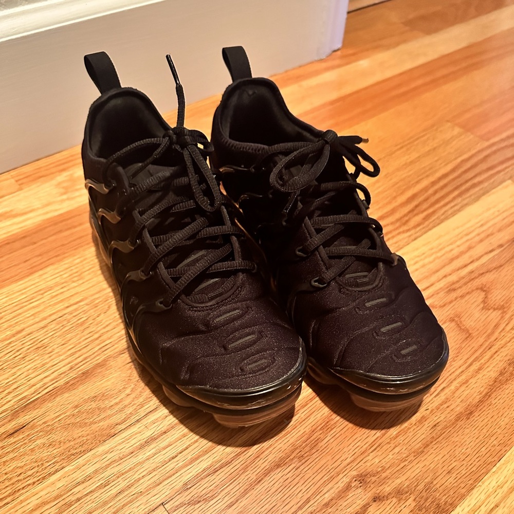 Woman’s Nike vapor max plus sneakers